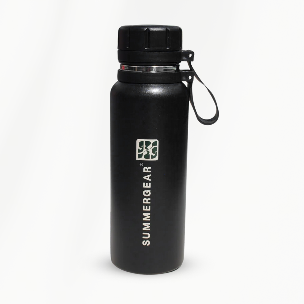 RVS drinkfles 650 ml zwart van roestvrij staal rechtop
