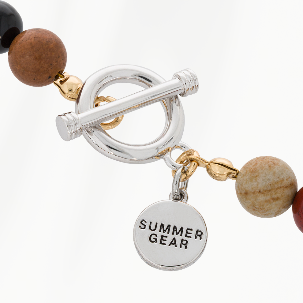 Close-up van natuursteen kralen en metalen sluiting van Elements heren ketting Sunset Red