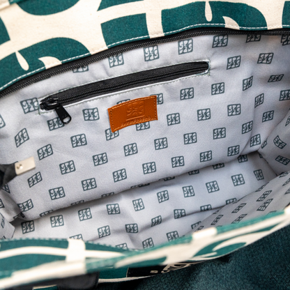 Tote bag Blooming van canvas met groene print detailshot van de binnenkant incl binnenvak