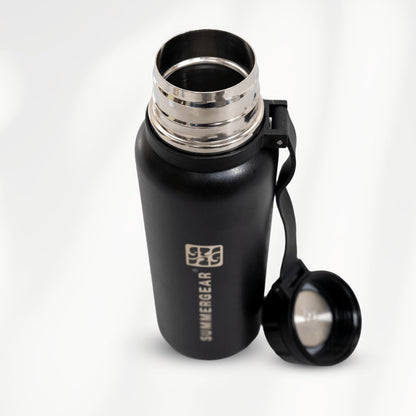 Zwarte SummerGear drinkfles met dop en draaglus - detailfoto