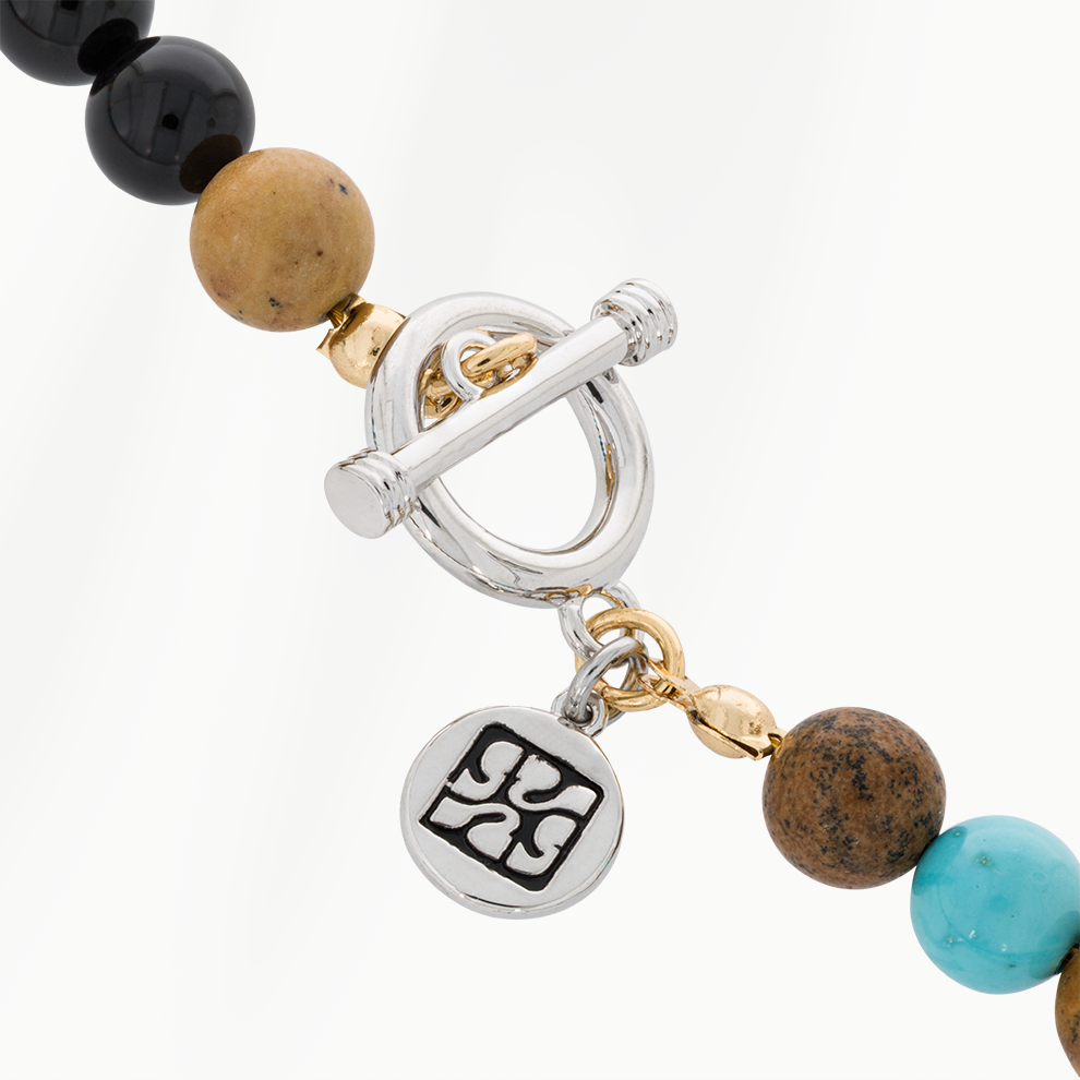 Detail van metalen sluiting en logo van Elements heren ketting Ocean Blue