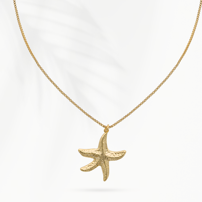 Goudvergulde damesketting Star van SummerGear met goudkleurige zeesterhanger en fijne schakelketting op witte achtergrond Kopiëren