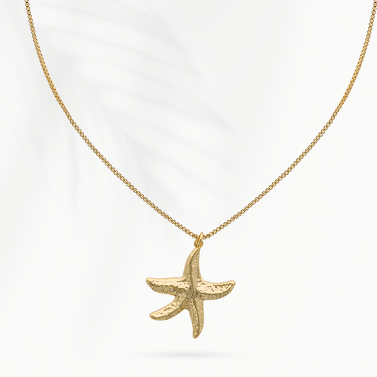 Goudvergulde damesketting Star van SummerGear met goudkleurige zeesterhanger en fijne schakelketting op witte achtergrond Kopiëren