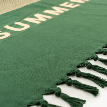Groene lichtgewicht strandlaken van biologisch katoen van SummerGear met franjes detail