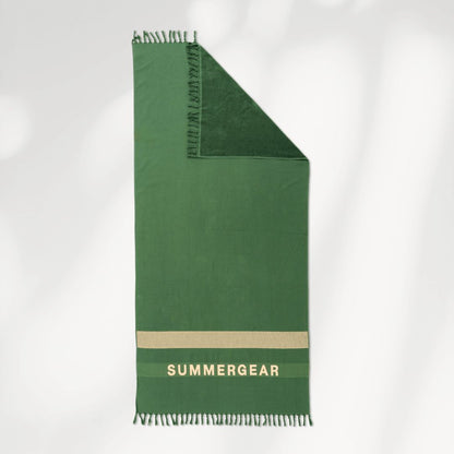 Groene lichtgewicht strandlaken van biologisch katoen van SummerGear met badstof en geweven kant detail