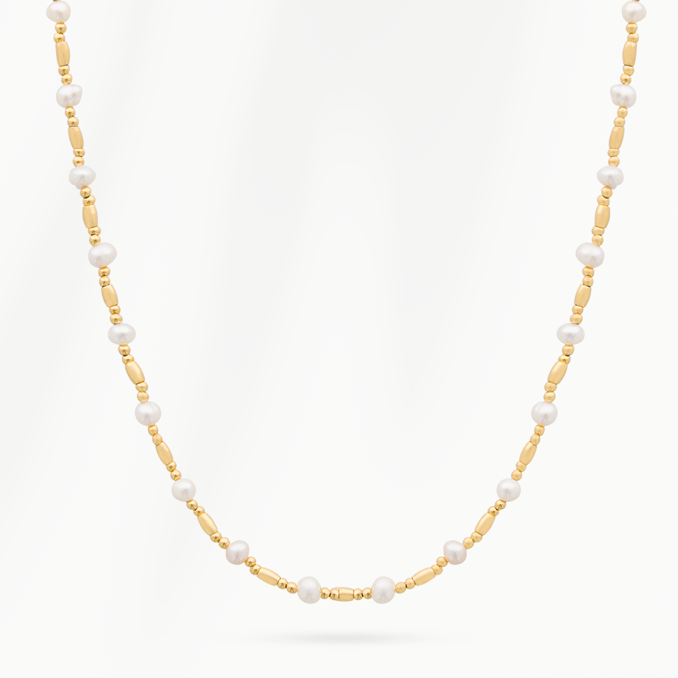 Lunéa Ripple Chain dames ketting met echte parels en 18k gold plated details op lichte ondergrond