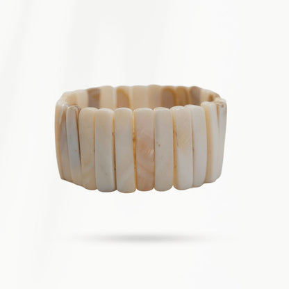 Parelmoer armband Tide Ivory met smalle ivoorwitte parelmoer delen