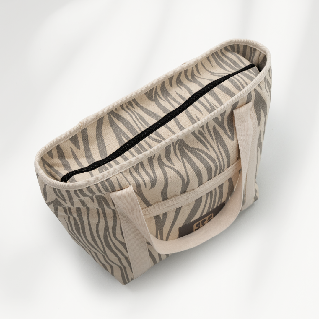 Strandtas met rits Avalon middelgroot die volledig afsuit met rits van  canvas in de kleur naturel en grijs bovenzijde