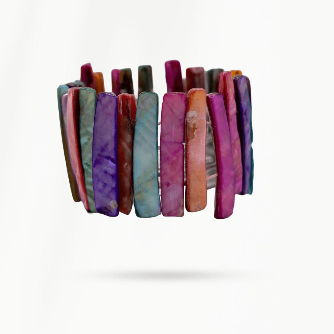 Multicolor parelmoer armband Rainbow Shell van SummerGear op witte achtergrond