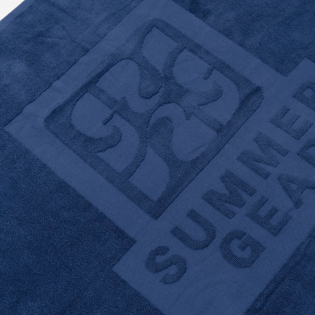 Detail van het blauwe strandlaken van biologisch katoen van SummerGear