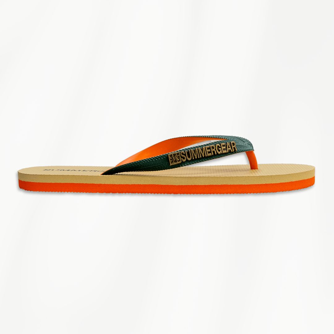 Groenoranje regular slippers van gerecycled rubber van SummerGear schuin gefotografeerd