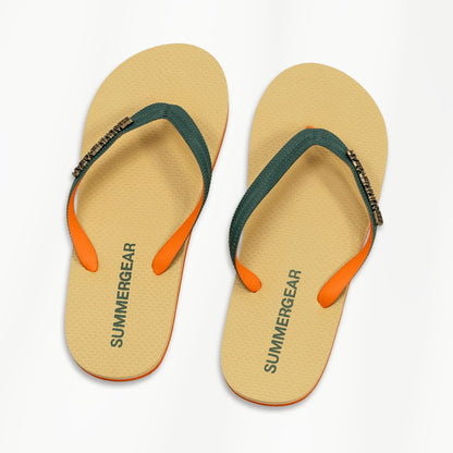 Paar groenoranje regular slippers van gerecycled rubber van SummerGear