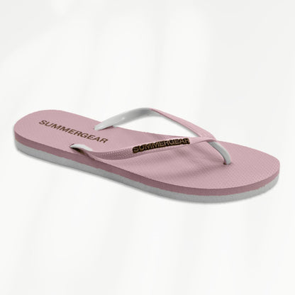 Roze witte slim fit slippers van gerecycled rubber van SummerGear schuin gefotografeerd voor vakantiegebruik
