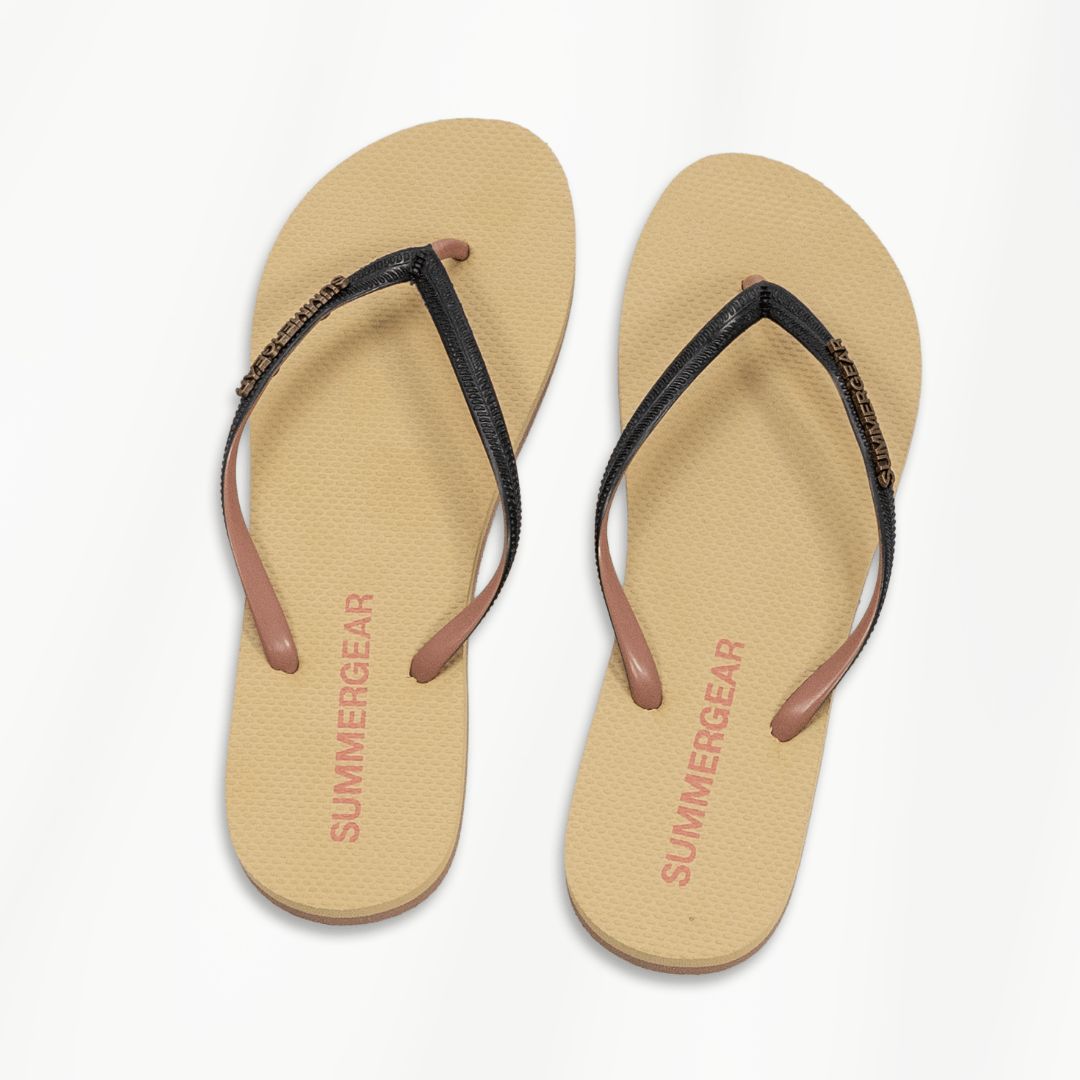 Zwartroze slim fit slippers van gerecycled rubber van SummerGear van bovenaf